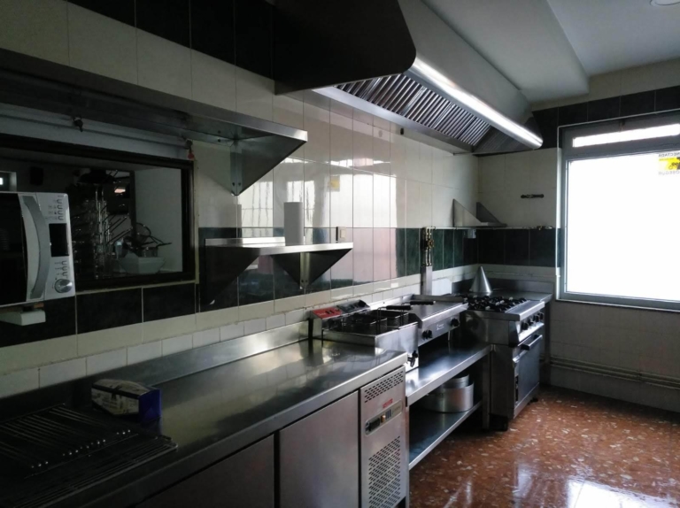 Limpieza de cocina en restaurante